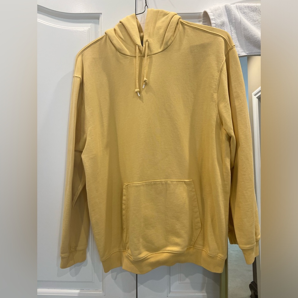 Men’s Gap hoodie